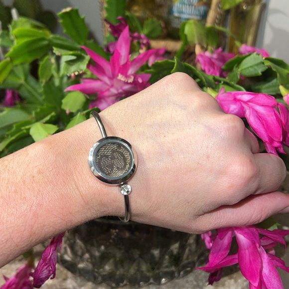 Authentic Gucci Upcycled Bracelet Round Bezel Shadow Box With Rhinestone - Picture 3 of 12